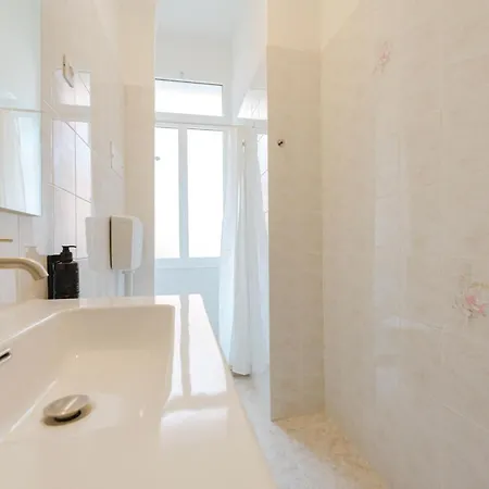 Elisa's Flat - 5 Min From Train Station & 10 Min From * Venezia