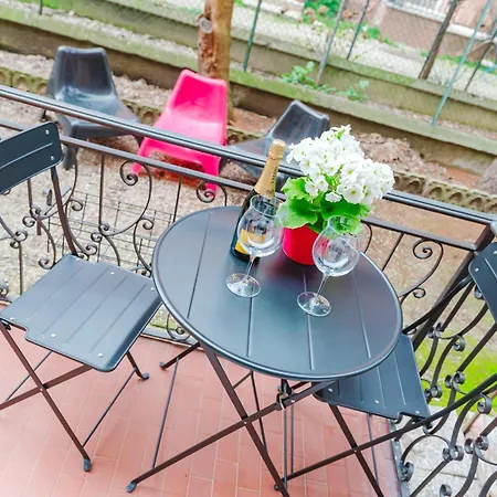 Elisa's Flat - 5 Min From Train Station & 10 Min From Appartamento *