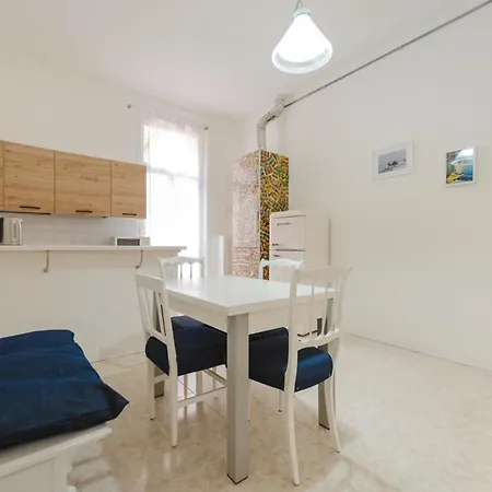 Elisa's Flat - 5 Min From Train Station & 10 Min From Venezia