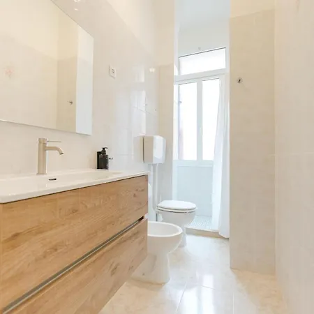 Appartamento Elisa's Flat - 5 Min From Train Station & 10 Min From