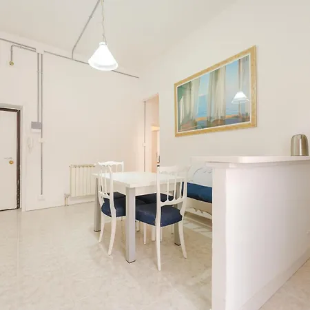 Elisa's Flat - 5 Min From Train Station & 10 Min From *