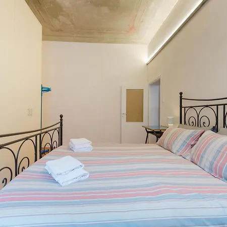 Appartamento Elisa's Flat - 5 Min From Train Station & 10 Min From *