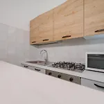 Apartamento Elisa's Flat - 5 Min From Train Station & 10 Min From Venecia