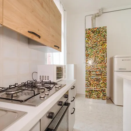 Апартаменты Elisa's Flat - 5 Min From Train Station & 10 Min From