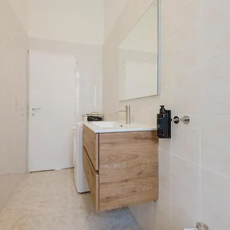 Appartement Elisa's Flat - 5 Min From Train Station & 10 Min From